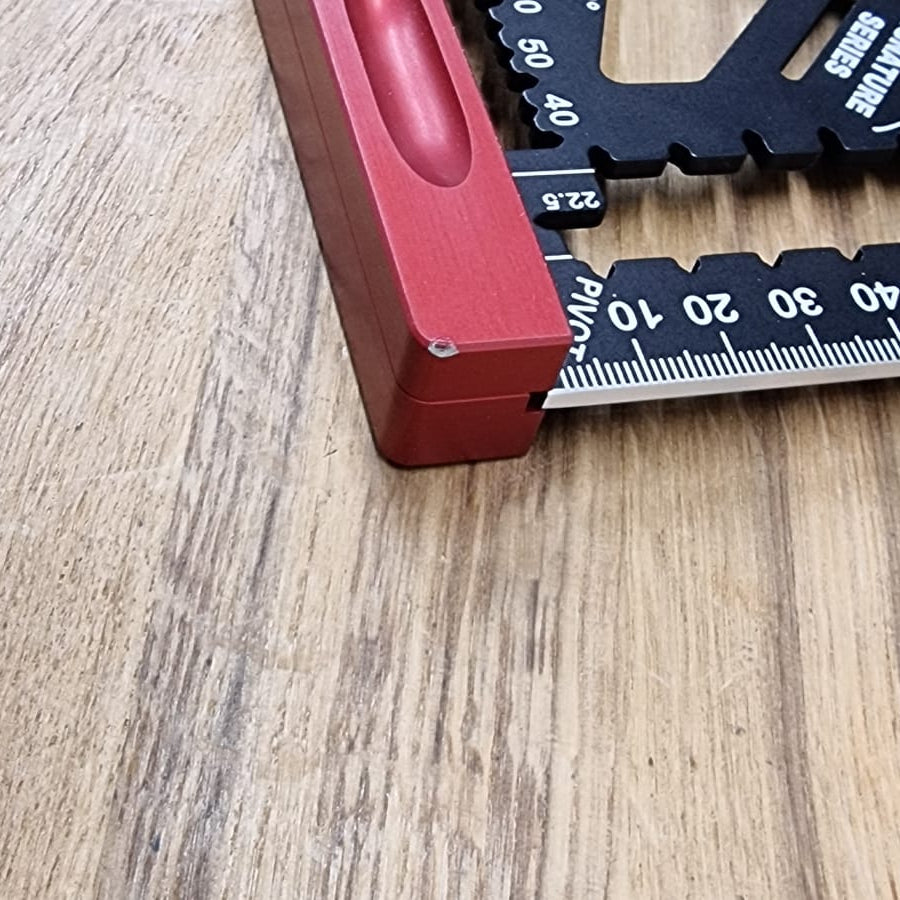 Martinez Tools | 2-in-1 Rapid Square - Red - Metric (Seconds)